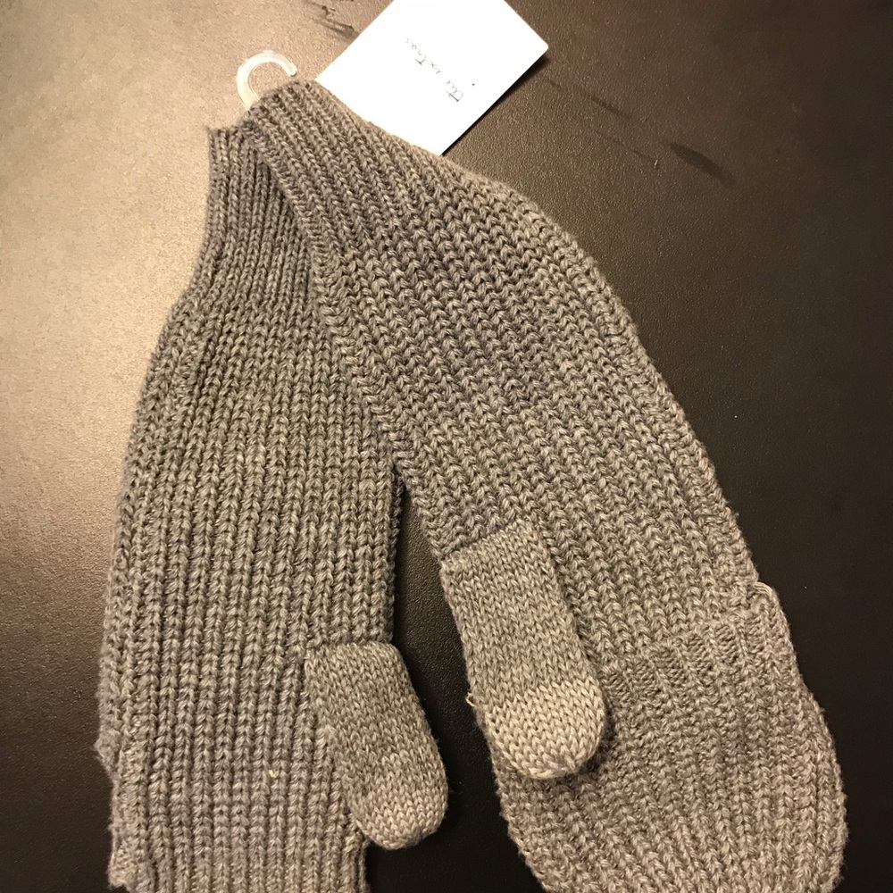 Crocheted mittens